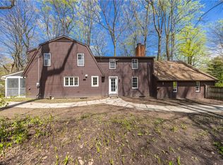 799 Oakridge Dr, Rochester, NY 14617