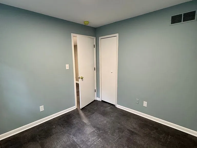 1625 S Maple Rd — Photo 80