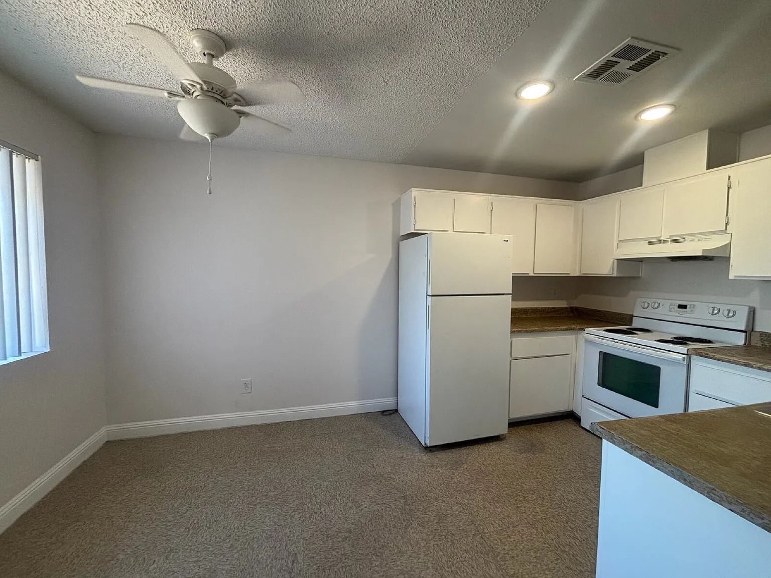 2 bed, 1.0 bath, 803 sqft, $1,200 — Photo 2