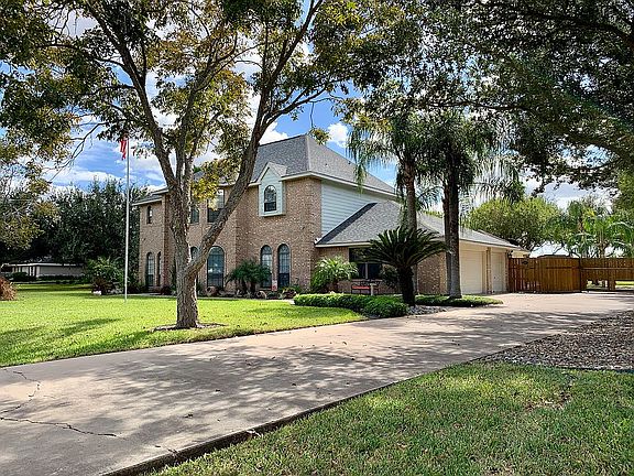 2nd image of 141 S Nueces Park Ln