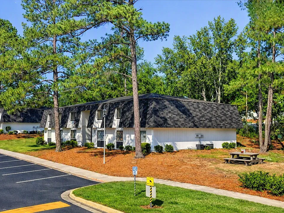 Richmond Hills Apartments