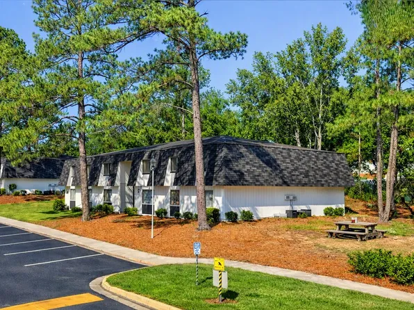 Richmond Hills Apartments