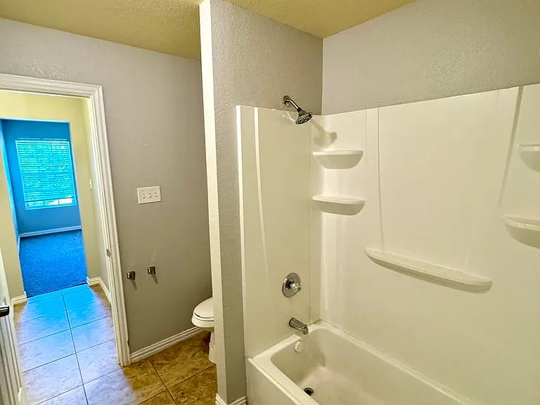 2324 Bloomfield Dr — Photo 12