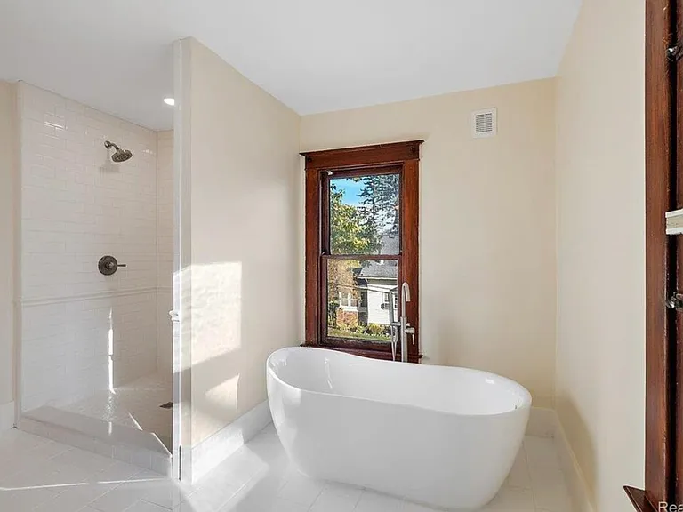 438 N Bailey St — Photo 29