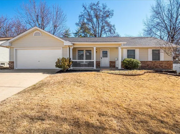 3 Palomar Dr, Saint Peters, MO 63376