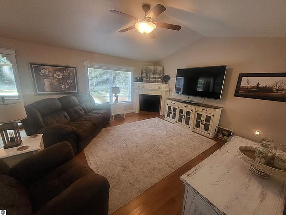 5th image of 6797 Lakewood Dr