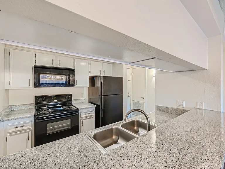 1325 W Guadalupe Rd — Photo 22