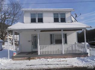 21 Oak St, Hanover Township, PA 18706
