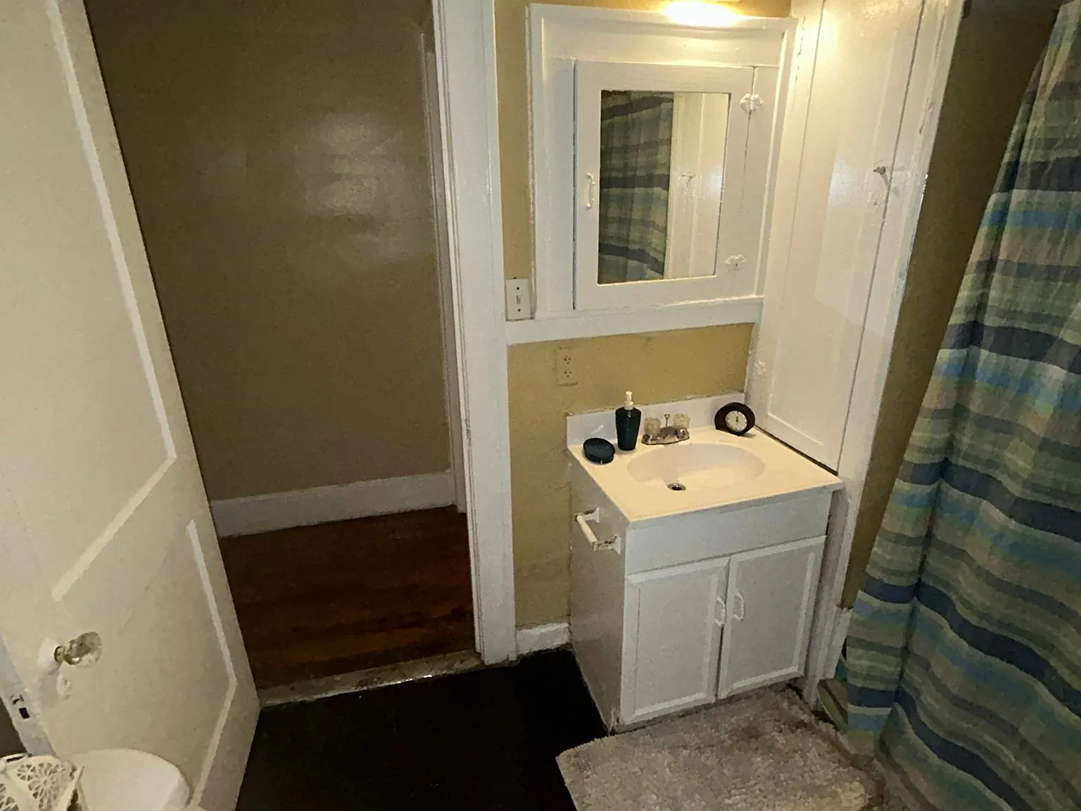 3 bed, 1200 sqft, $1,300 — Photo 4