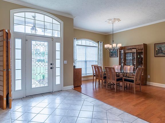 3rd image of 101 Lake Pointe Ln