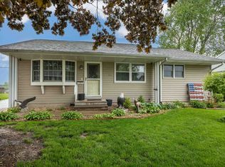 1743 Vizaleea Dr, Dubuque, IA 52002