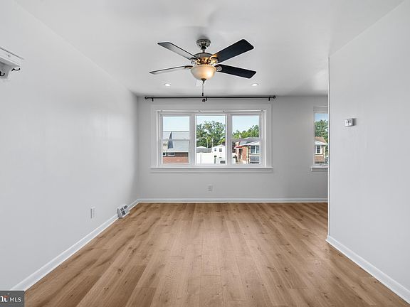 3rd image of 615 Sherrie Rd