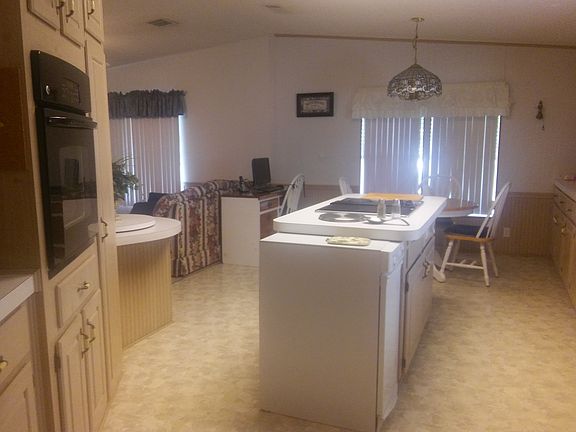 Kitchen island 