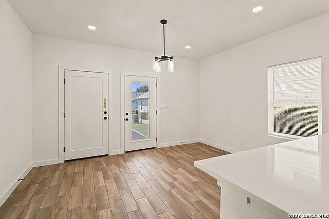 3 bed, 2.0 bath, 1411 sqft, $1,900 — Photo 4