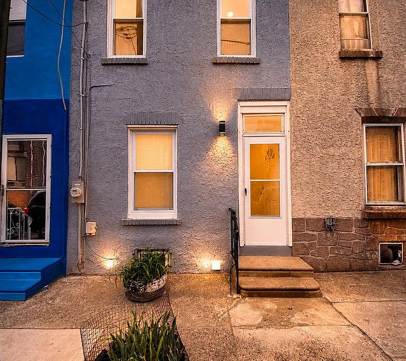 1st image of 2052 E Rush St