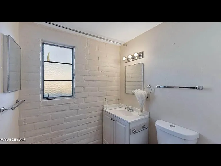 479 S Paseo Madera #C — Photo 10