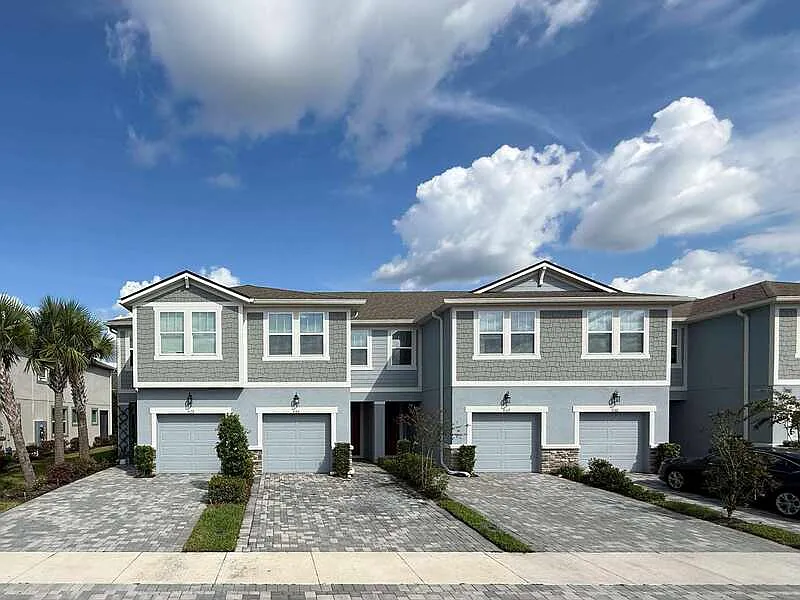 3 bed, 2.5 bath, 1661 sqft, $2,345 — Photo 2