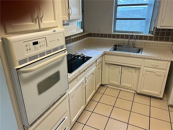 4th image of 211 N 66th Ave