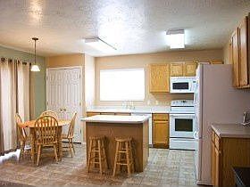 3rd image of 1338 W Callaway Ct