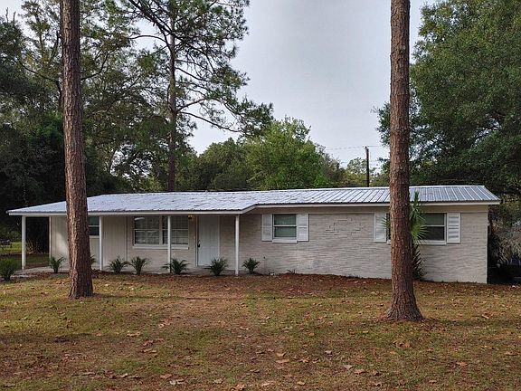 4th image of 163 NE Berry Pl