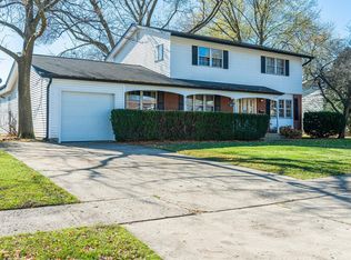 1053 E Paddock Dr, Palatine, IL 60074