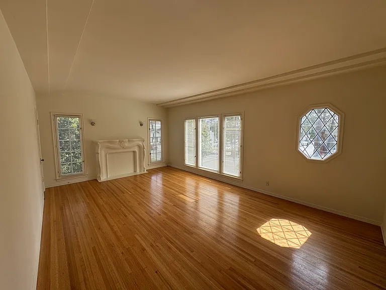 419 N Doheny Dr #B — Photo 6