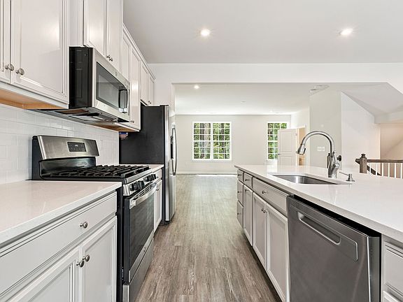 4th image of 121 Callowhill Ln