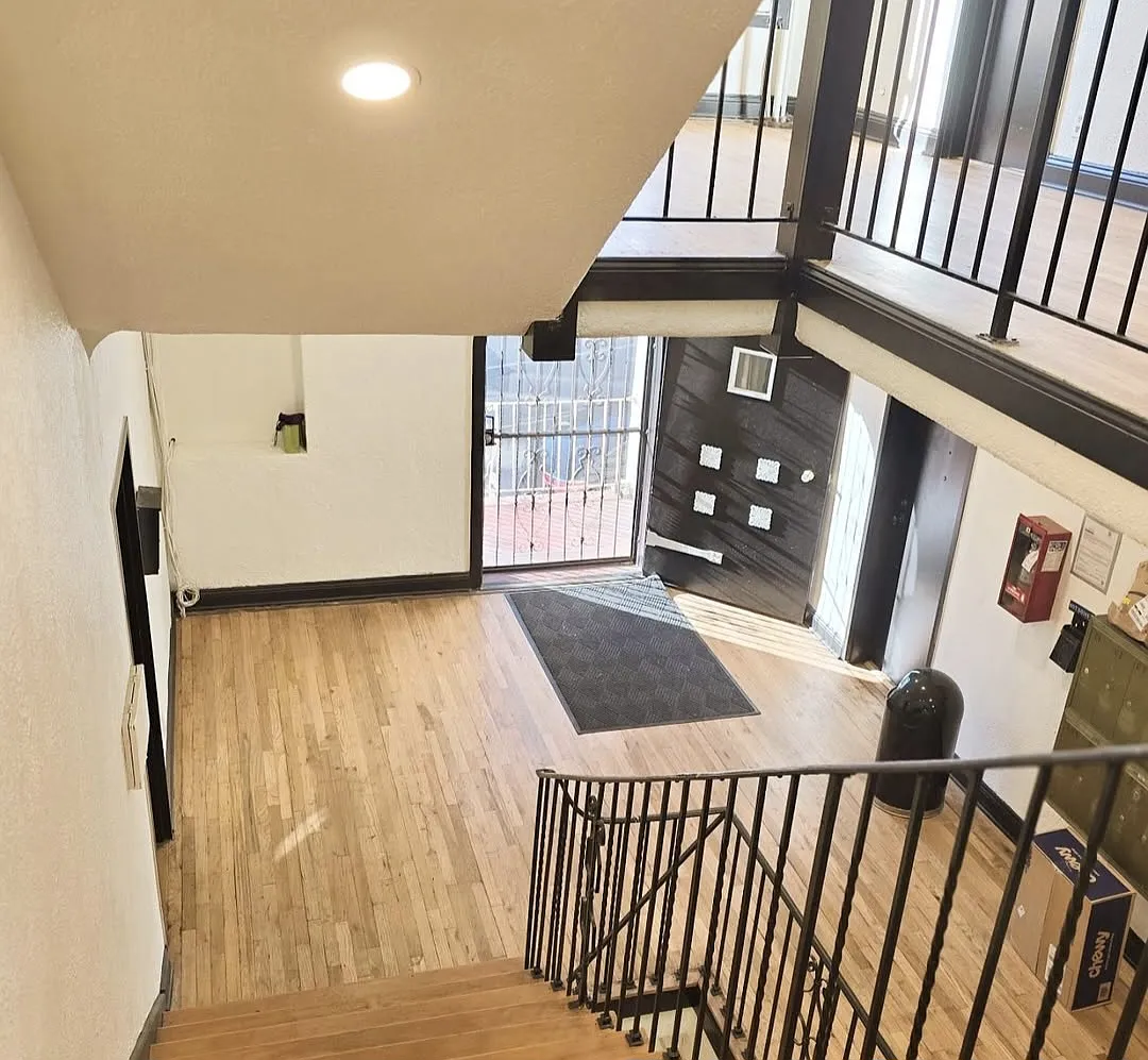 DE MILLE MANOR — Photo 4