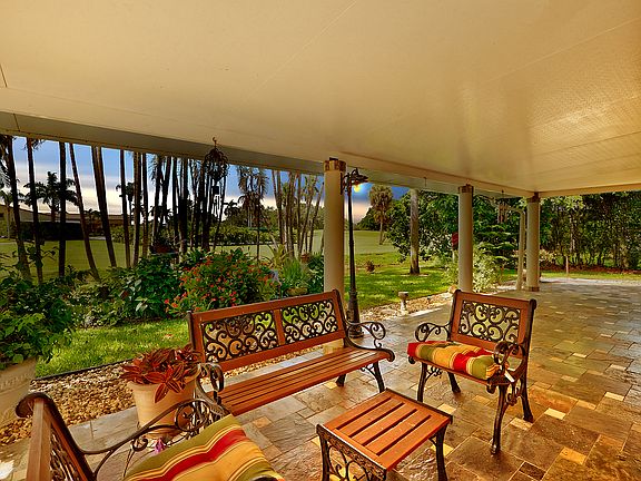 4th image of 209 N Country Club Dr