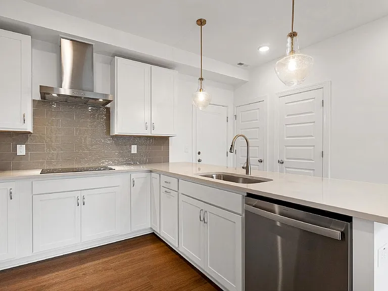 1204 S Person St #101 — Photo 3