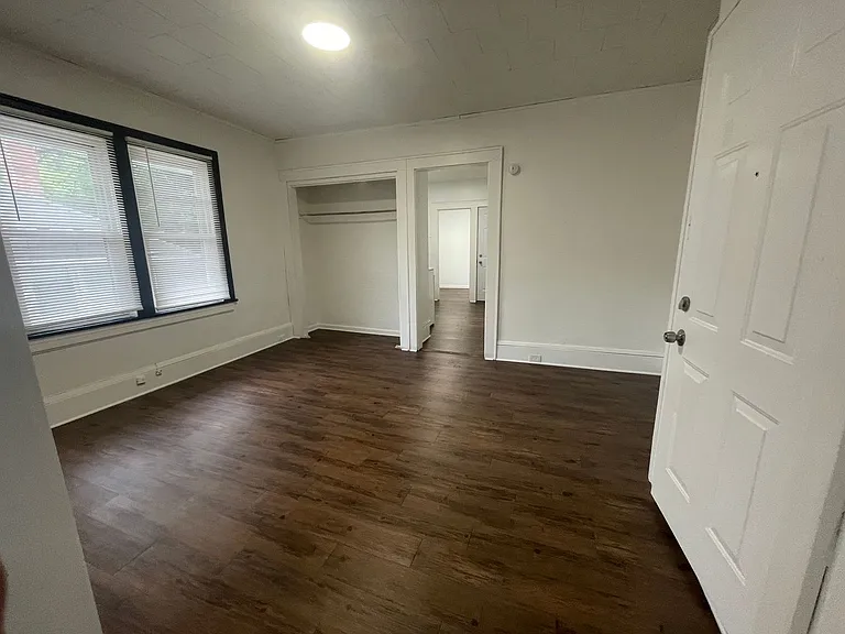 1228 Pondview Ave — Photo 4