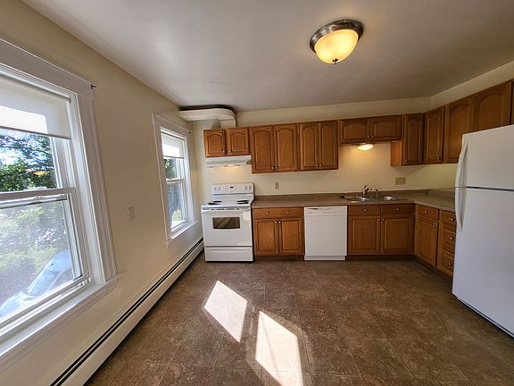 2nd image of 11 Osgood Rd #3