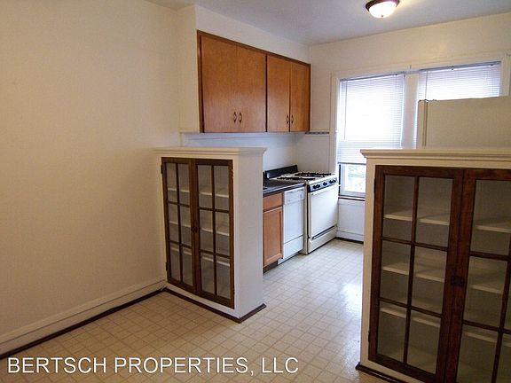 4th image of 2559 W Montrose Ave #1E