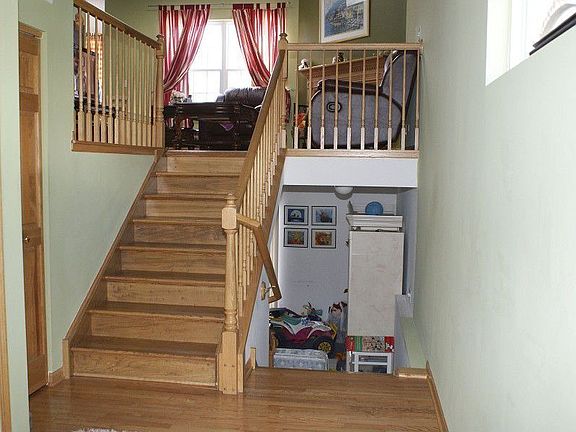 3rd image of 1888 Maplewood Ct