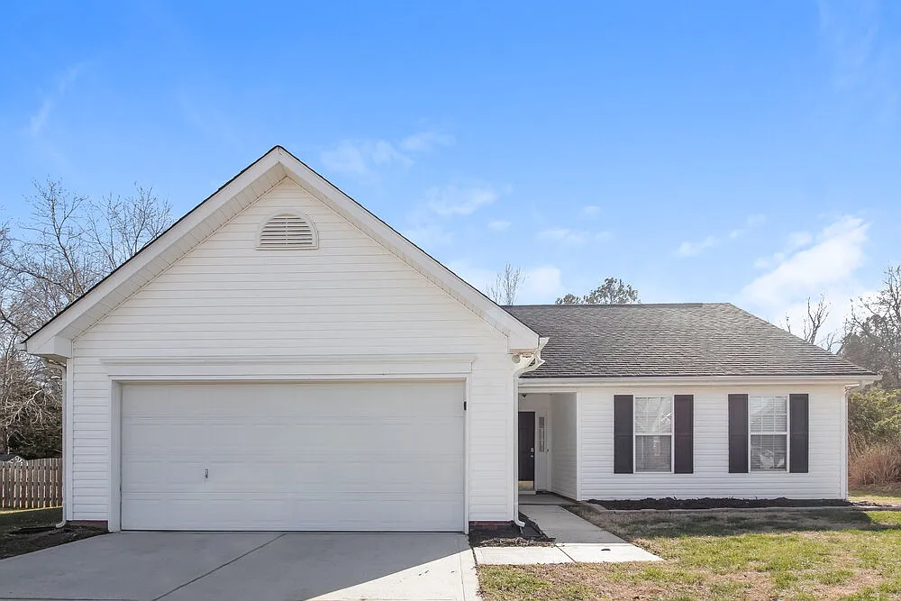 3 bed, 2.0 bath, 1129 sqft, $2,560 — Photo 3
