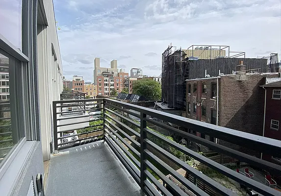 Rented by Farside Realty LLC | media 6