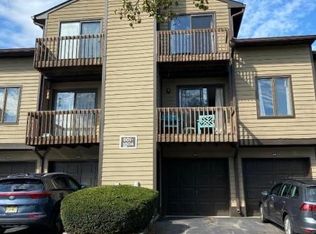 604 Village Cmns #604, Raritan, NJ 08822