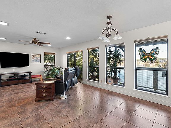 5th image of 414 Morgan Creek Dr