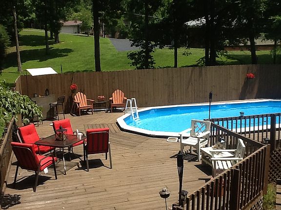 Big deck w/18x32 pool