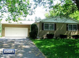 877 Holiday Dr, Sandwich, IL 60548