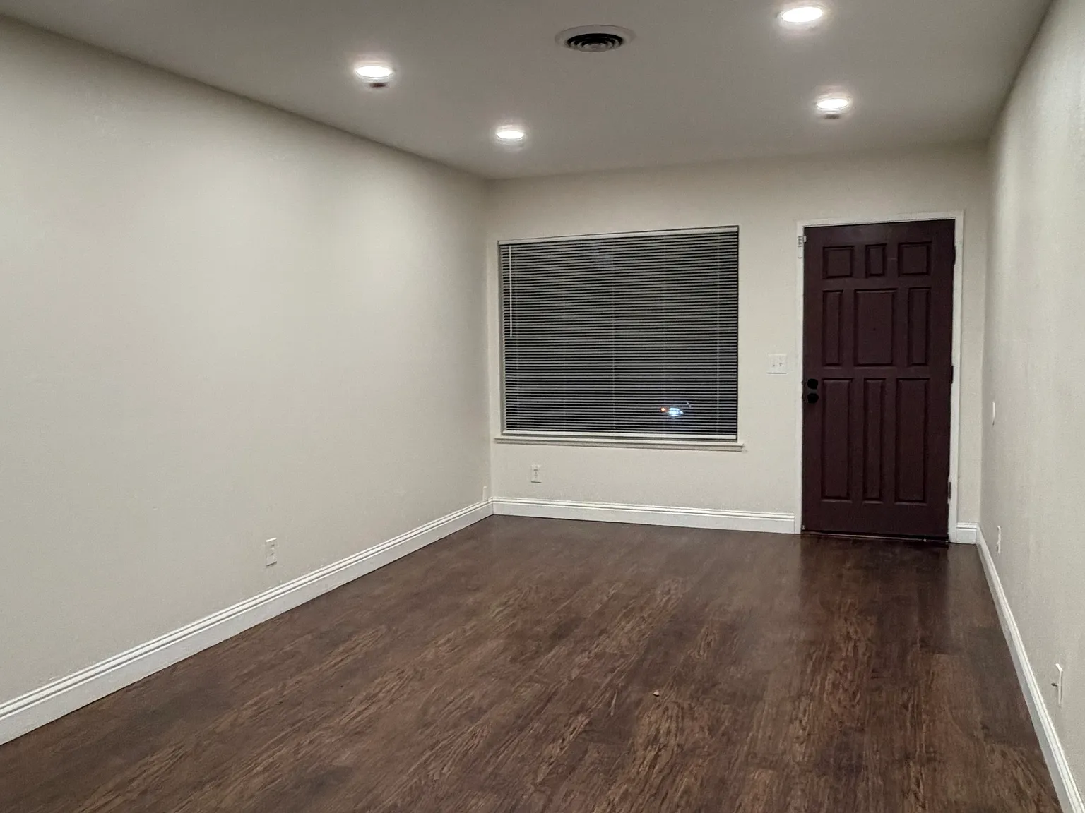 2 bed, 1011 sqft, $2,300 — Photo 3