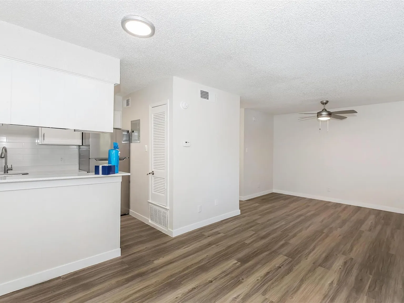 Studio, 1.0 bath, 400 sqft, $999 — Photo 4