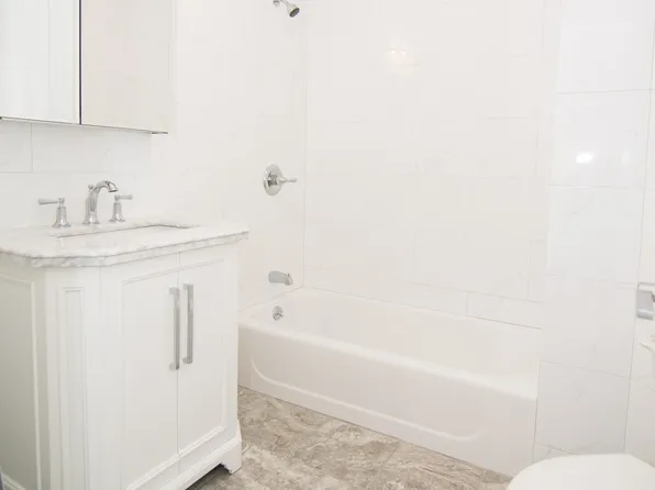 689 Leonard Street image 12 of 24