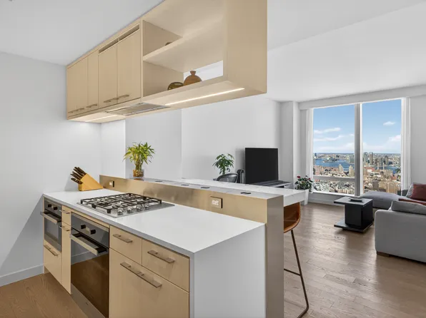 252 South Street image 1 of 24