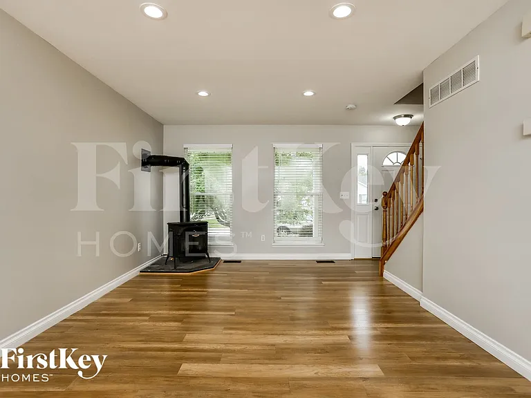 1141 Ashford Place Dr — Photo 3