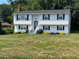 100 Shadow Ln, Cromwell, CT 06416