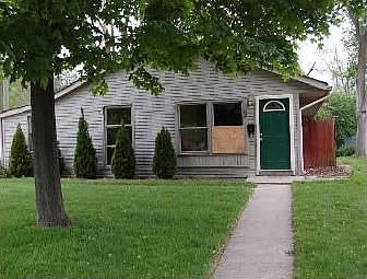1st image of 62 Ash St