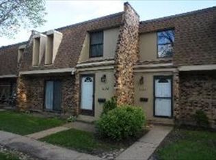 2134 Country Club Dr, Woodridge, IL 60517