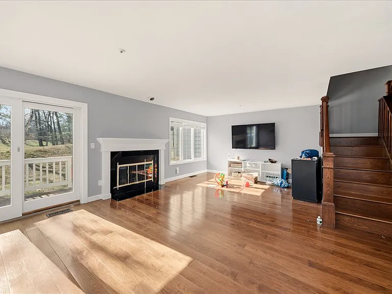 42 Clarewood Dr — Photo 5
