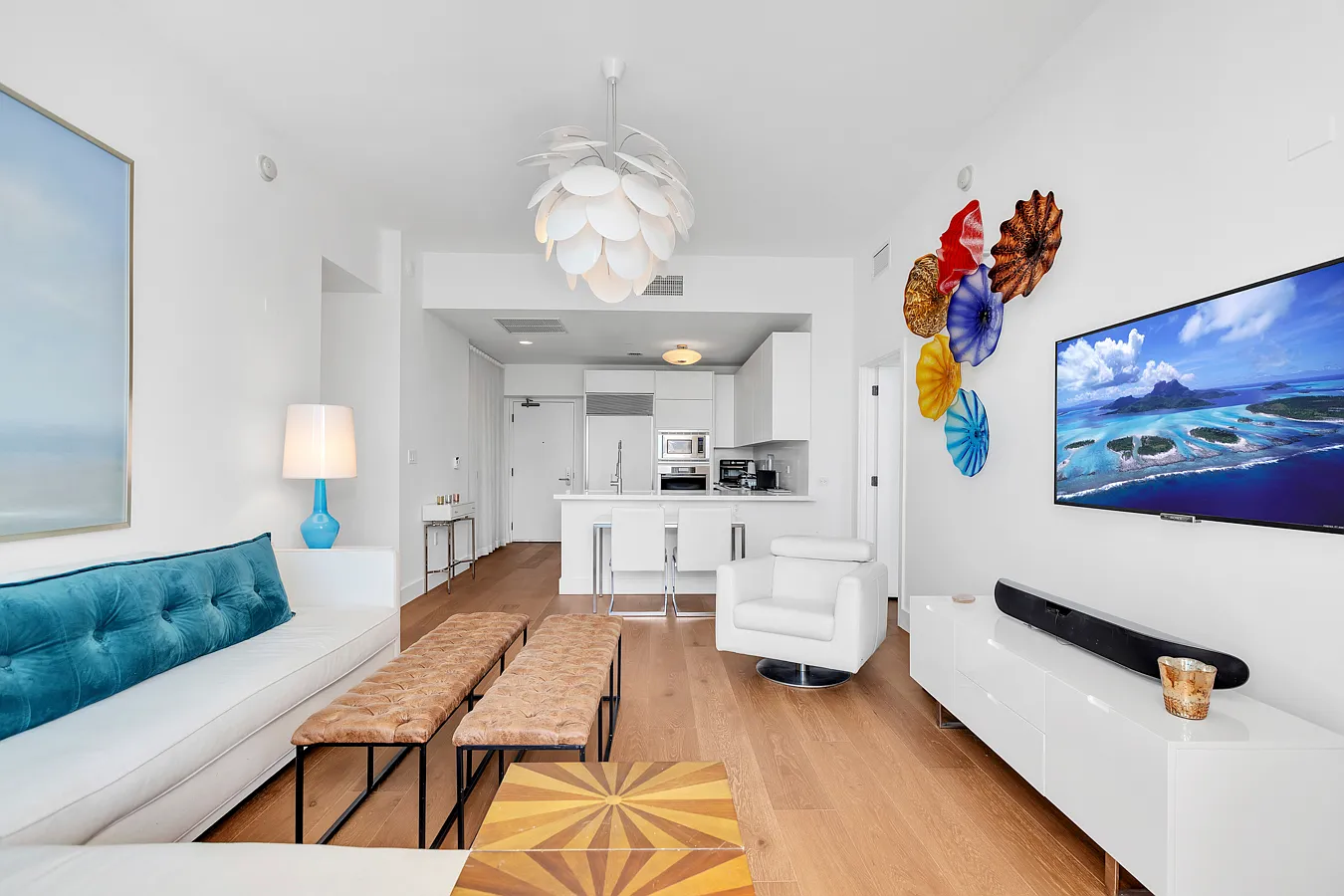 2 bed, 1035 sqft, $6,800 — Photo 1